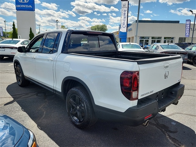 2022 Honda Ridgeline Black Edition photo 4