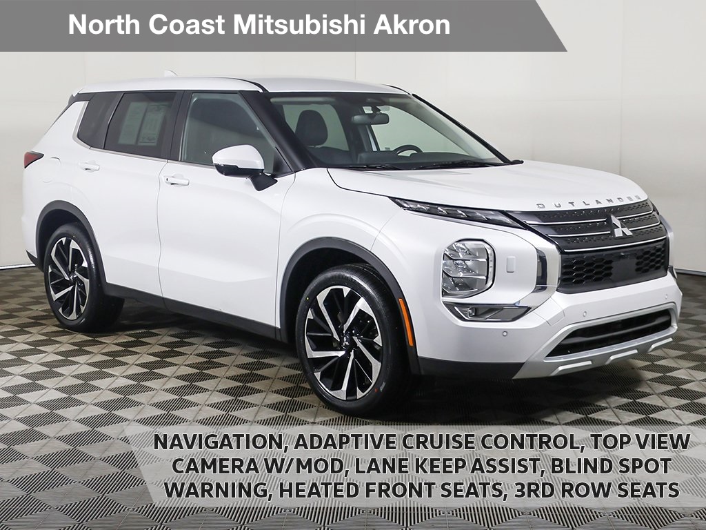 2022 Mitsubishi Outlander SE's photo