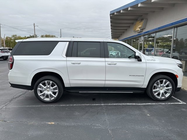 2023 Chevrolet Suburban High Country photo 4