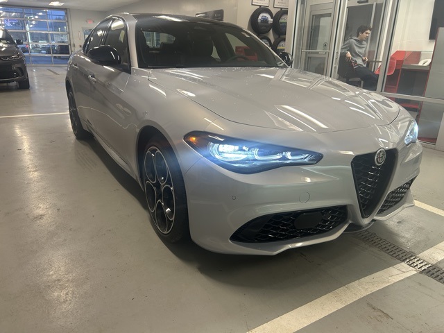 2025 Alfa Romeo Giulia Base photo 3