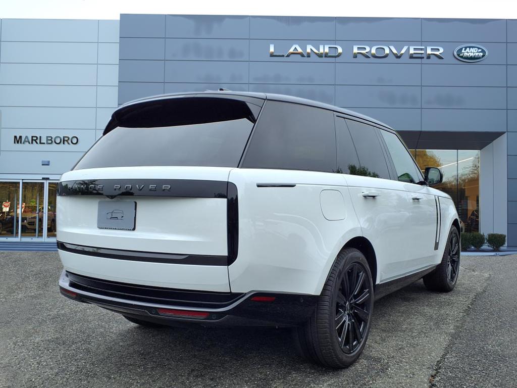 2025 Land Rover Range Rover SE photo 2