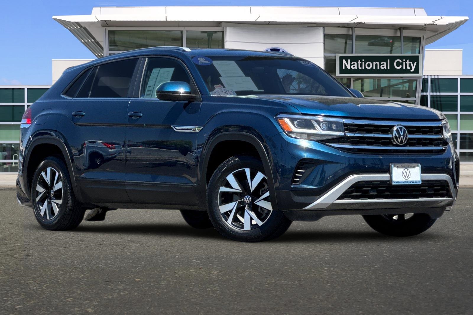 2022 Volkswagen Atlas Cross Sport SE photo 2