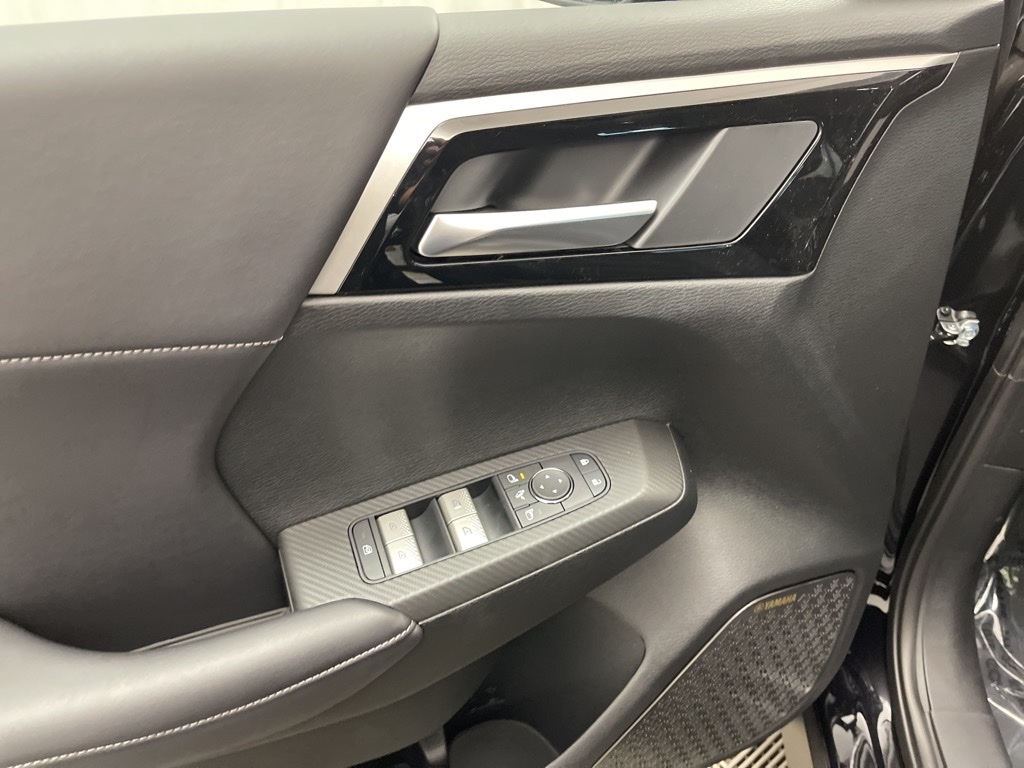 2025 Mitsubishi Outlander SE photo 15