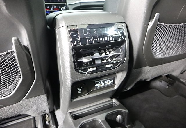 2022 Jeep Grand Cherokee Overland photo 18