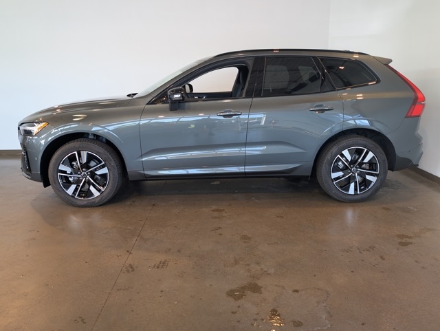 2026 Volvo XC60 B5 Plus photo 2