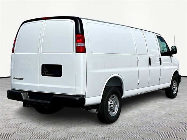 2025 Chevrolet Express Cargo 3500 photo 6