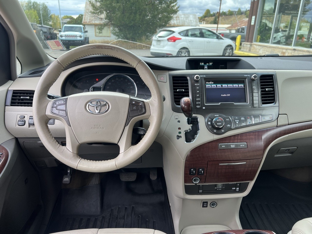 2014 Toyota Sienna photo 12
