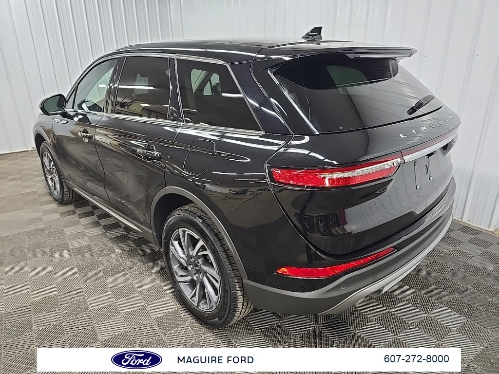 2023 Lincoln Corsair Standard photo 8
