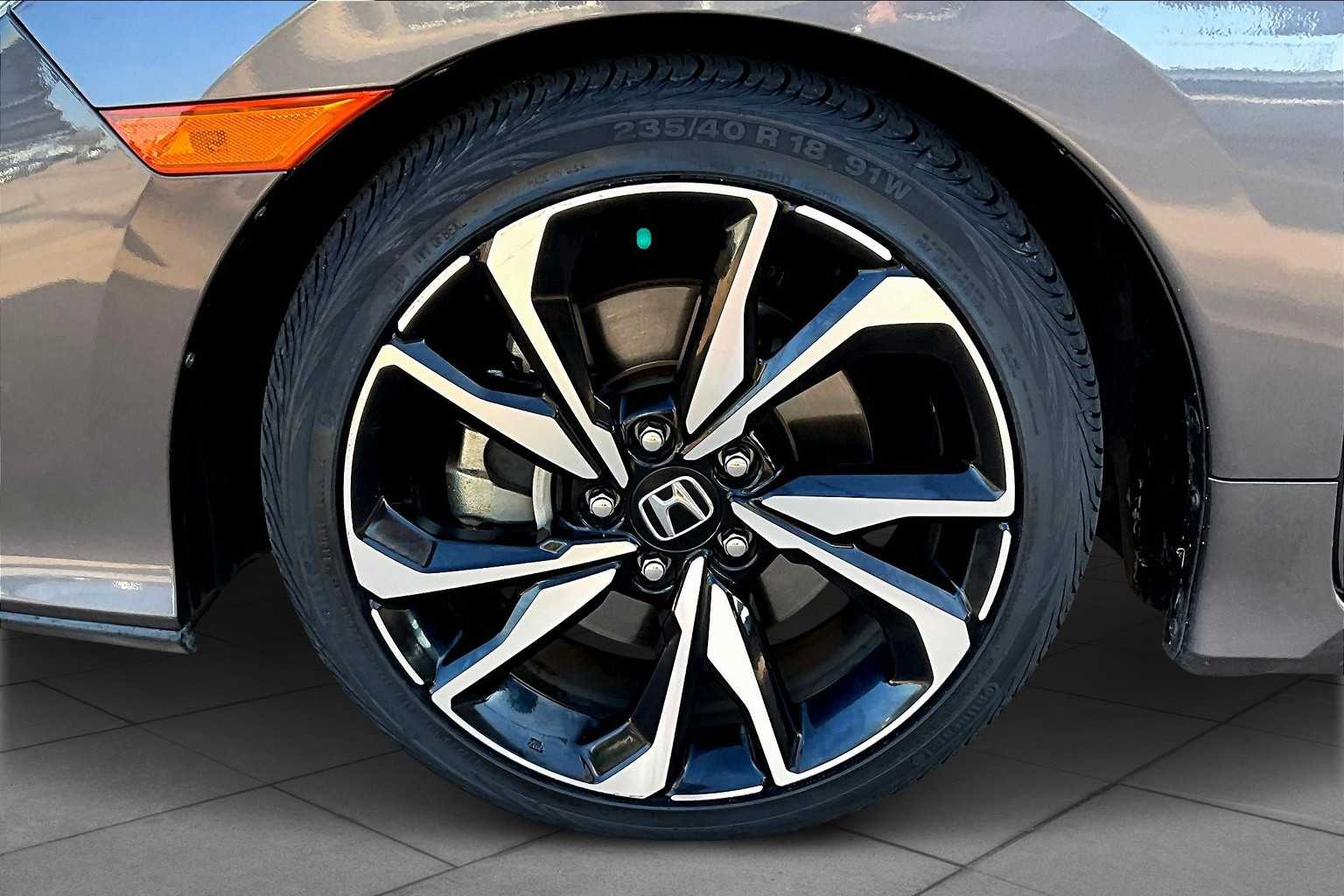 2017 Honda Civic Si photo 9