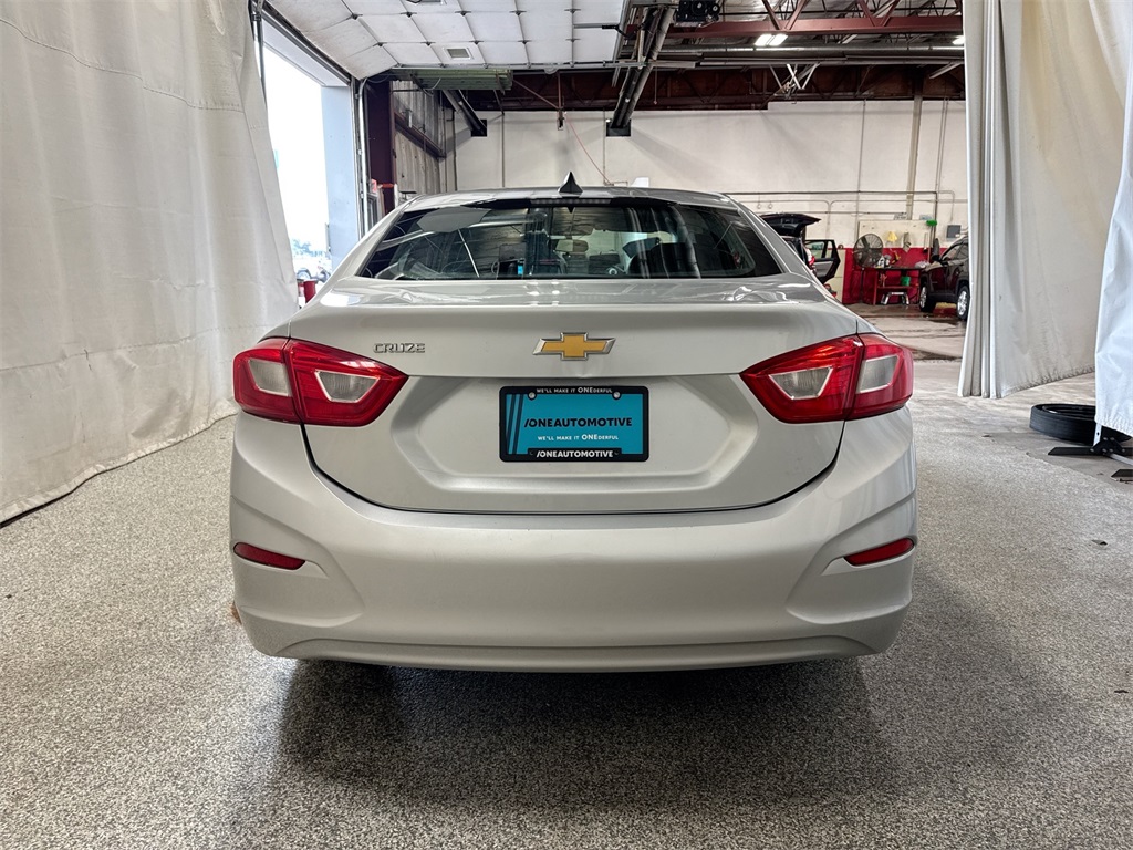 2017 Chevrolet Cruze L photo 11