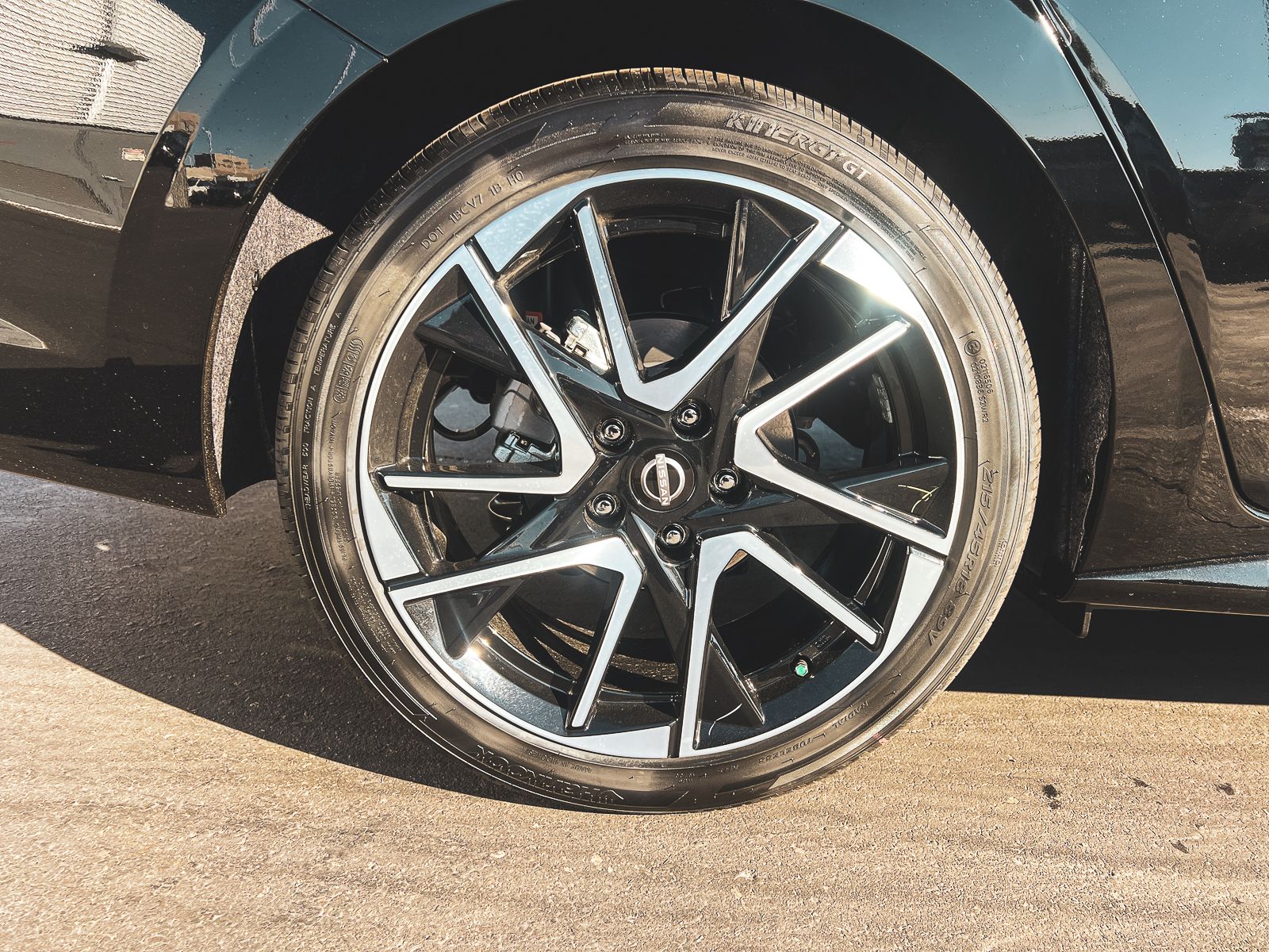 2025 Nissan Sentra SR Midnight Edition photo 3