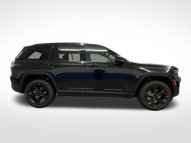 2025 Jeep Grand Cherokee Limited photo 2