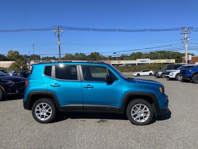 2022 Jeep Renegade Latitude photo 2
