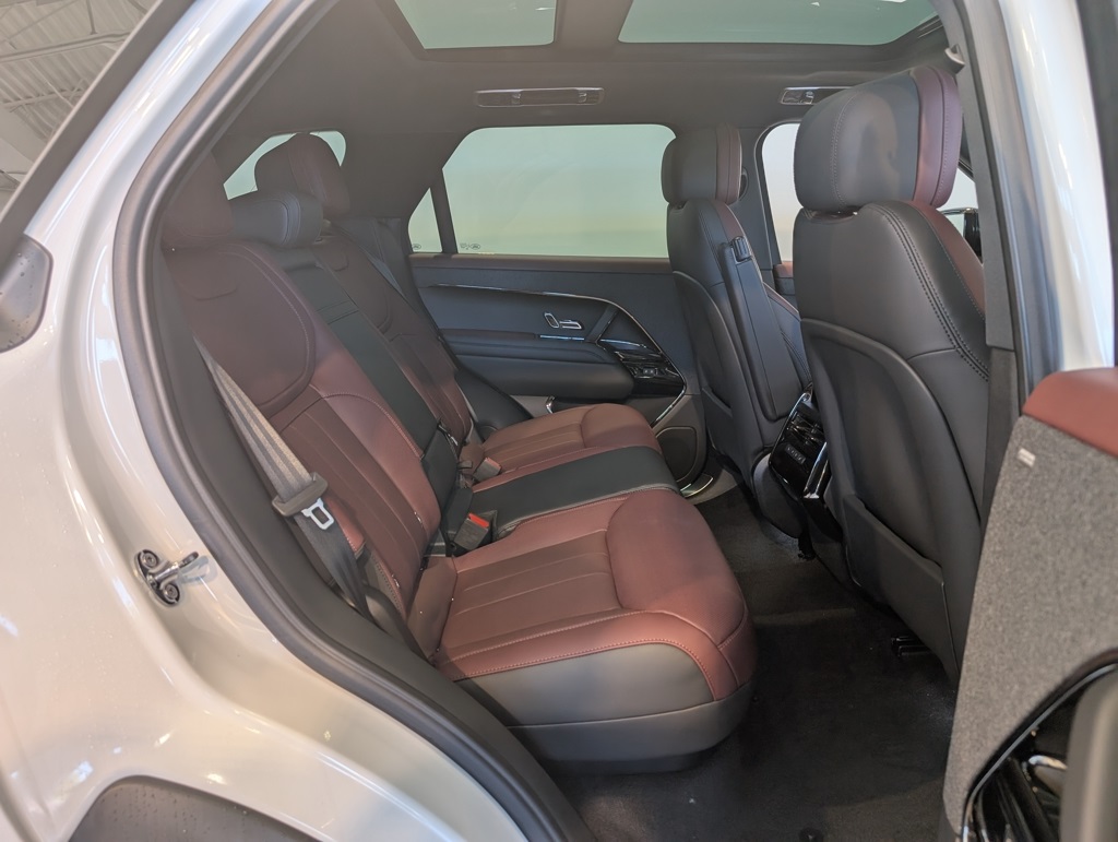 2025 Land Rover Range Rover Sport SE photo 25