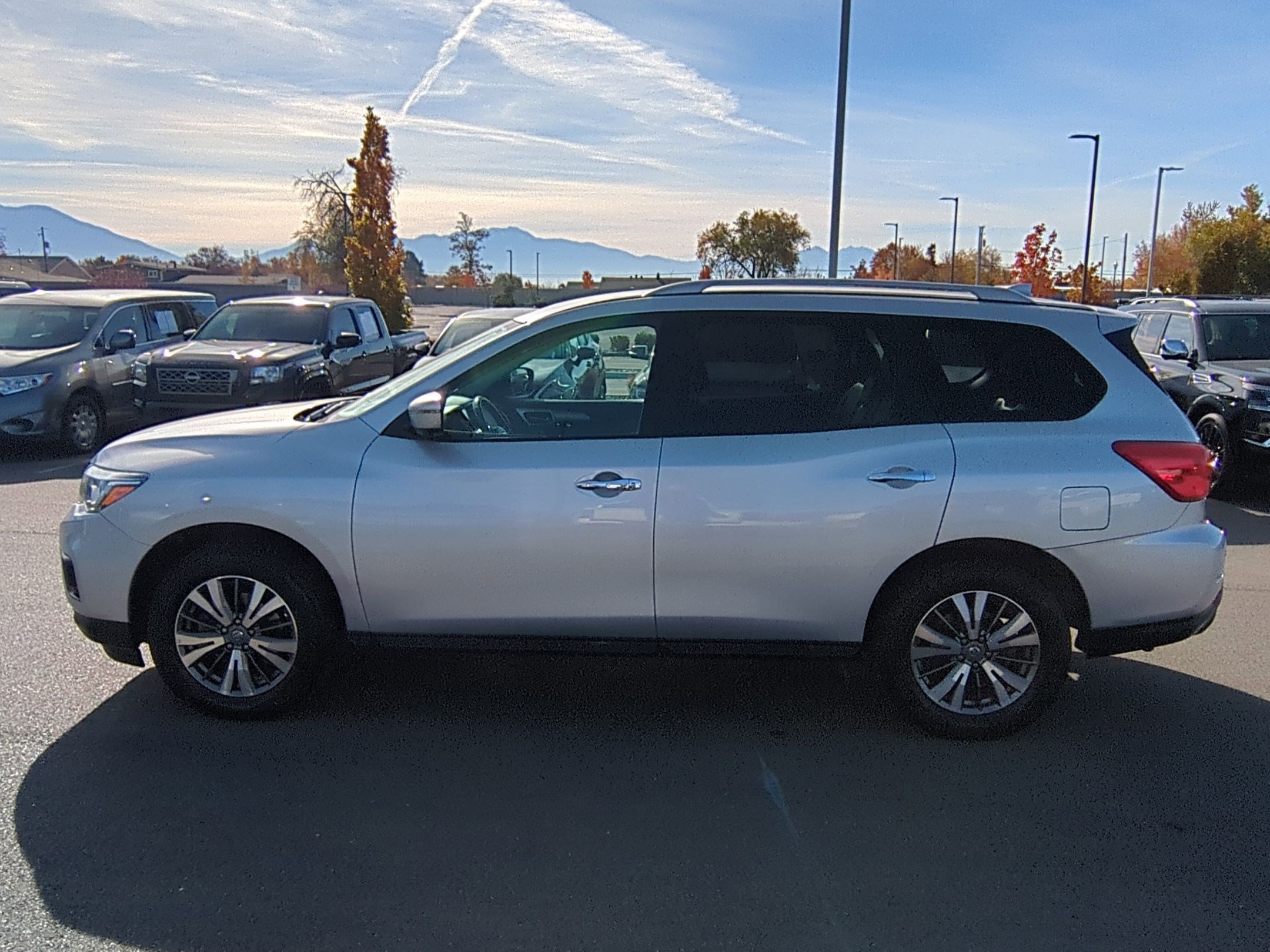 2020 Nissan Pathfinder SL photo 4