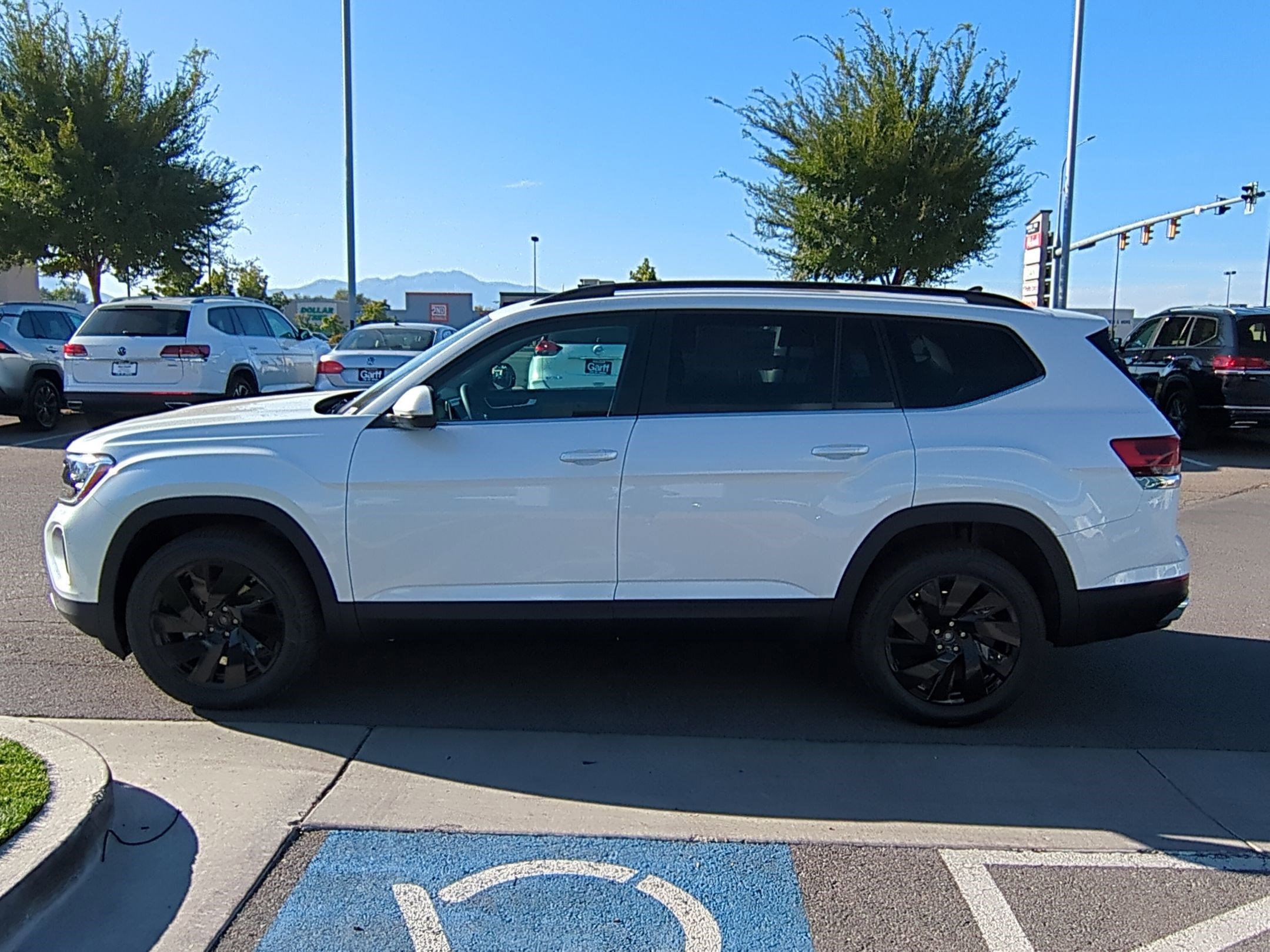 2026 Volkswagen Atlas SE Technology photo 3