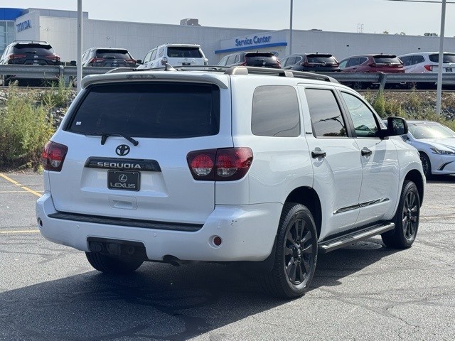 2022 Toyota Sequoia photo 2