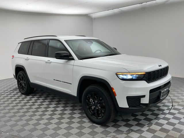 2024 Jeep Grand Cherokee Altitude photo 3