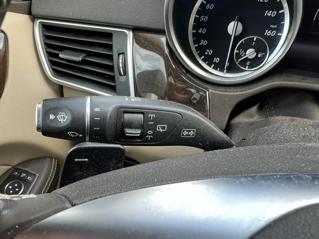 2015 Mercedes Benz ML 350 4MATIC photo 24