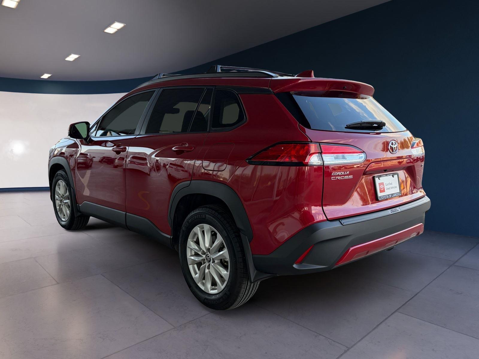 2024 Toyota Corolla Cross LE photo 3