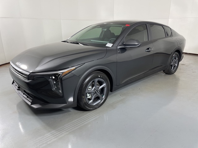 2025 Kia K4 LXS photo 2