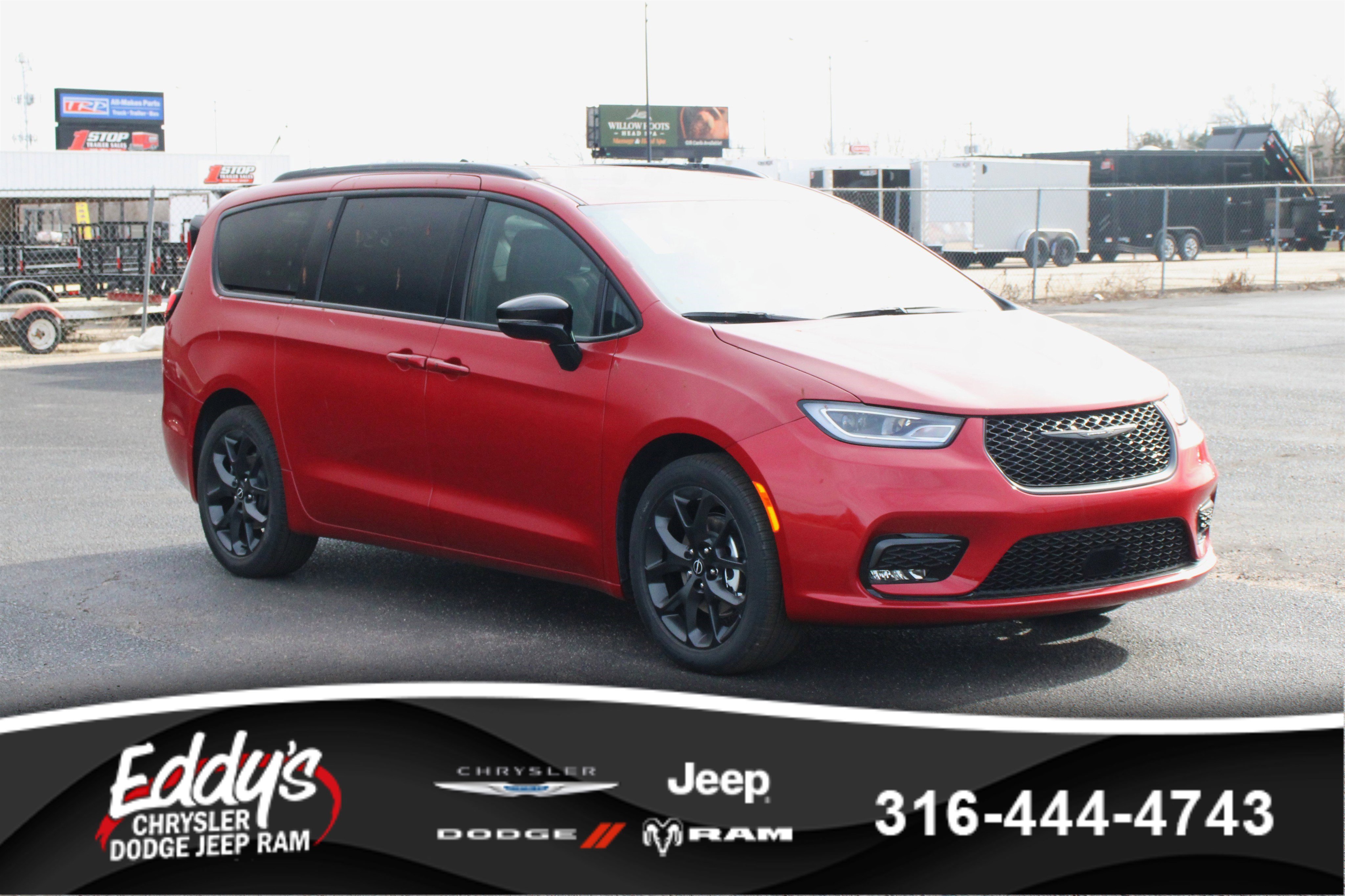 2026 Chrysler Pacifica Select's photo