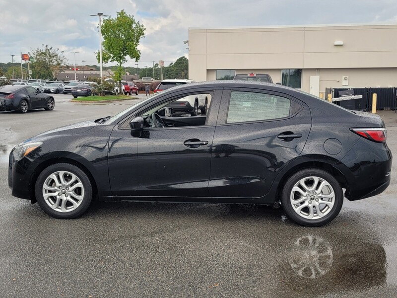 2018 Toyota Yaris iA Base photo 3