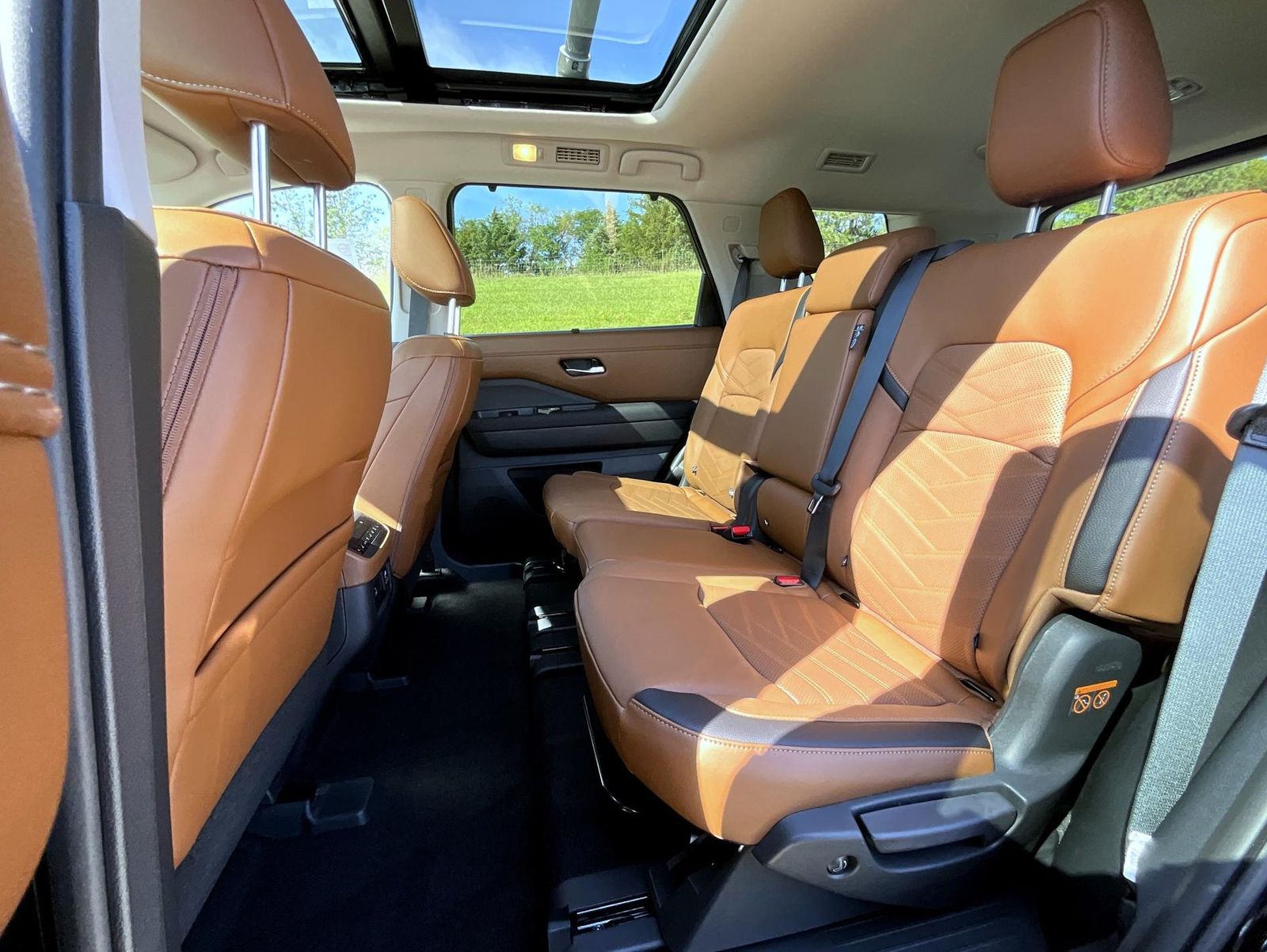 2025 Nissan Pathfinder Platinum photo 11