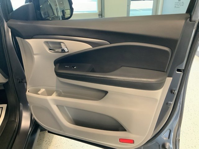 2019 Honda Ridgeline RTL photo 38