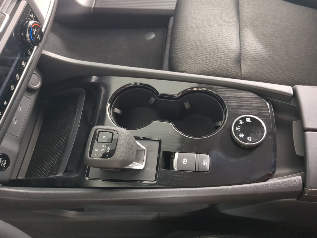 2026 Nissan Rogue SV photo 17
