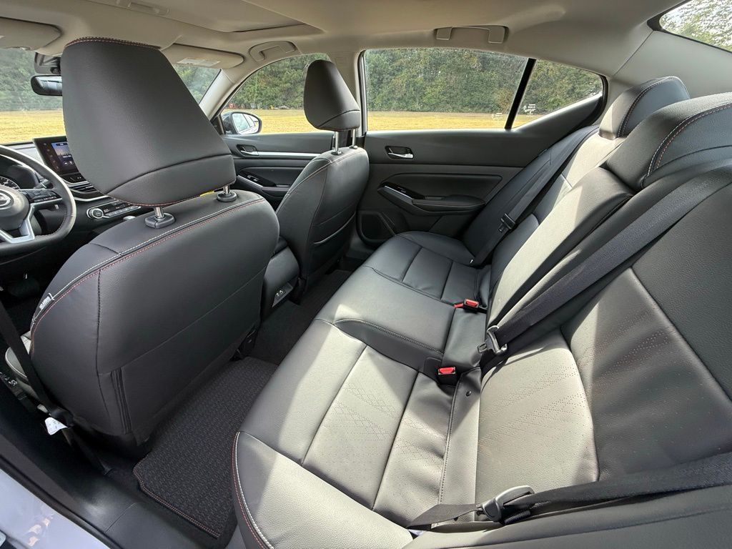 2025 Nissan Altima SR photo 21