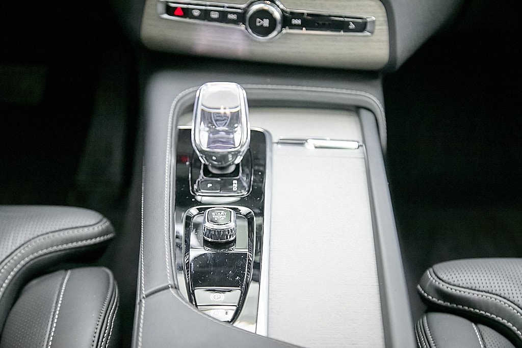 2025 VOLVO XC90 - Image 30