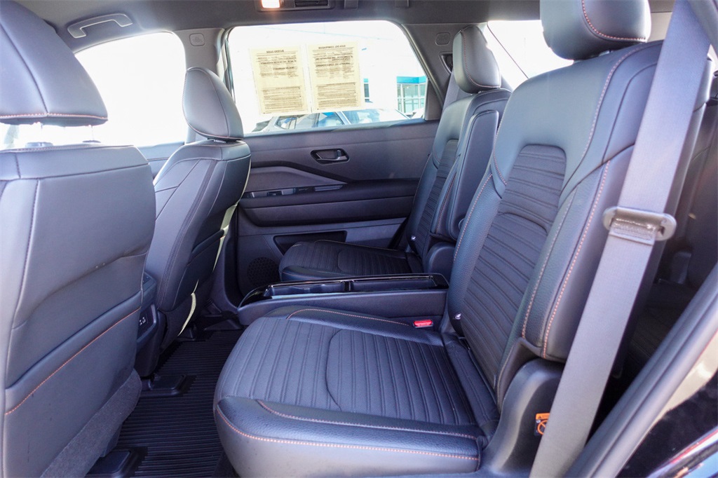 2025 Nissan Pathfinder Rock Creek photo 21