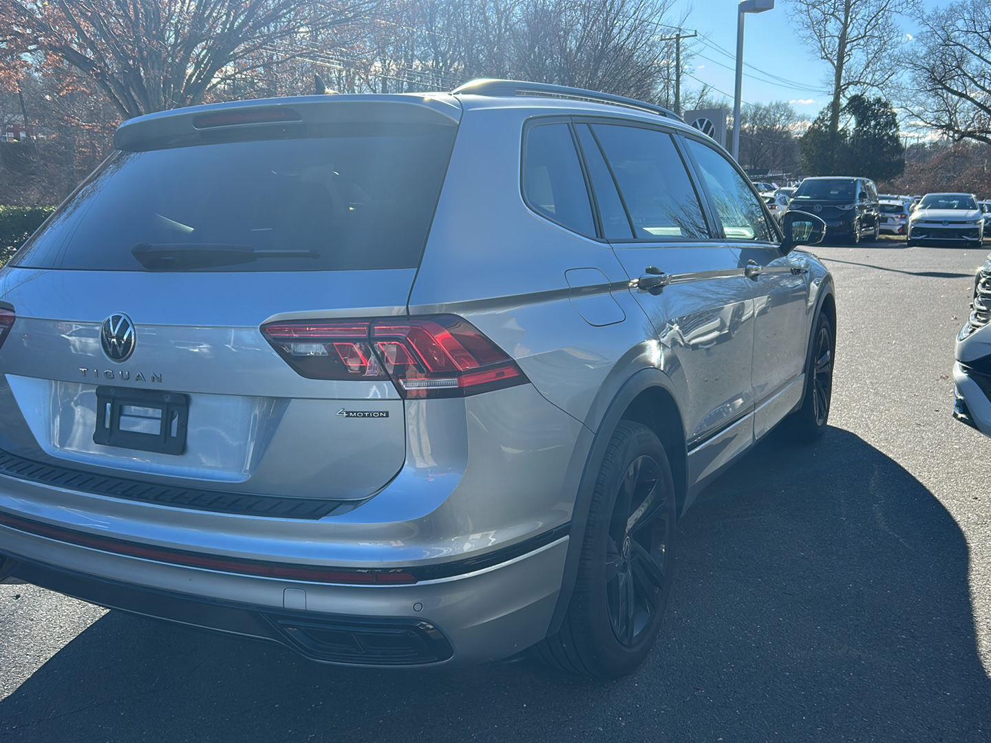 2023 Volkswagen Tiguan SE R-Line Black photo 4