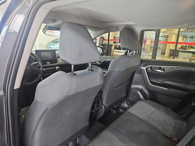 Used 2019 GRAY Toyota XLE image 18