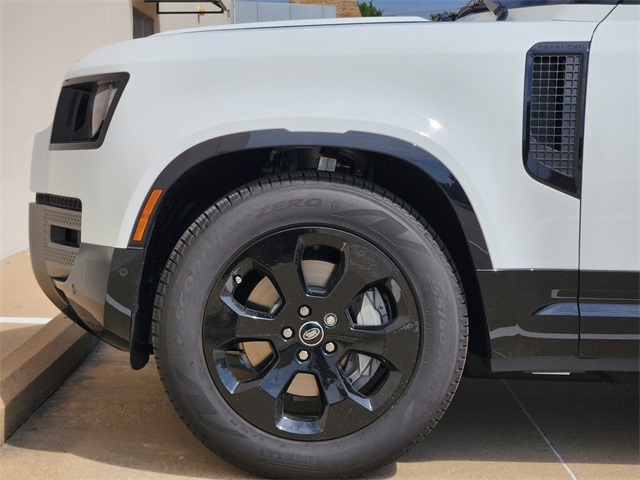 2025 Land Rover Defender 110 X-Dynamic SE photo 3