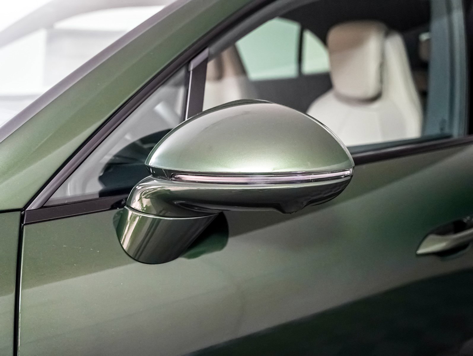 2025 Porsche Macan Electric photo 25