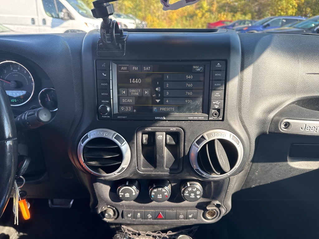 2013 Jeep Wrangler Sahara photo 9