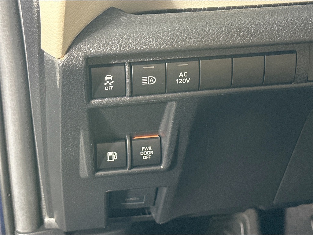 2024 Toyota Sienna Limited photo 17
