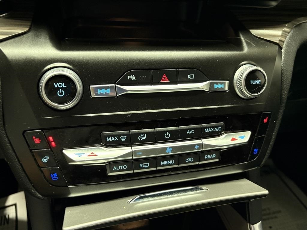 2020 Ford Explorer Limited photo 22