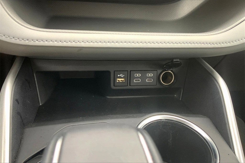 2024 Toyota Highlander LE photo 30