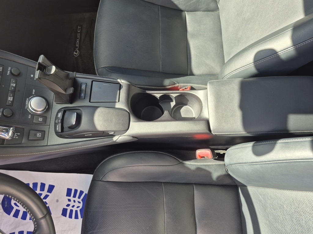 2011 Lexus CT 200h photo 17