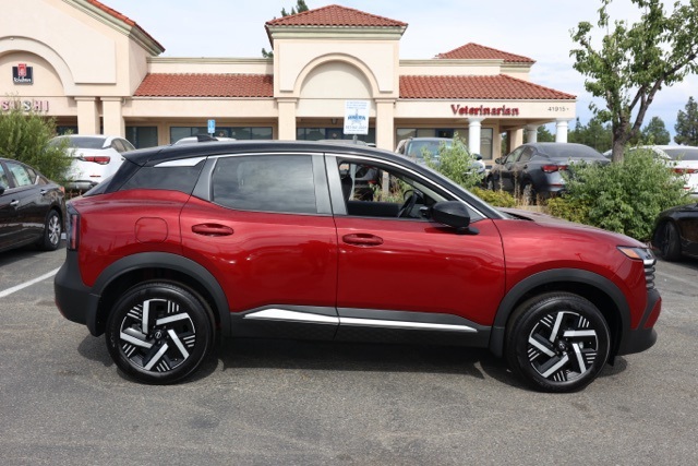 2025 Nissan Kicks SV photo 2