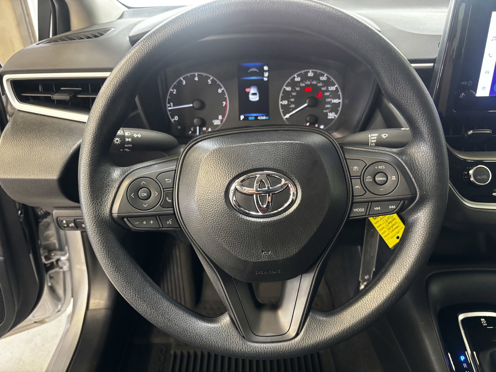 2025 Toyota Corolla LE photo 18