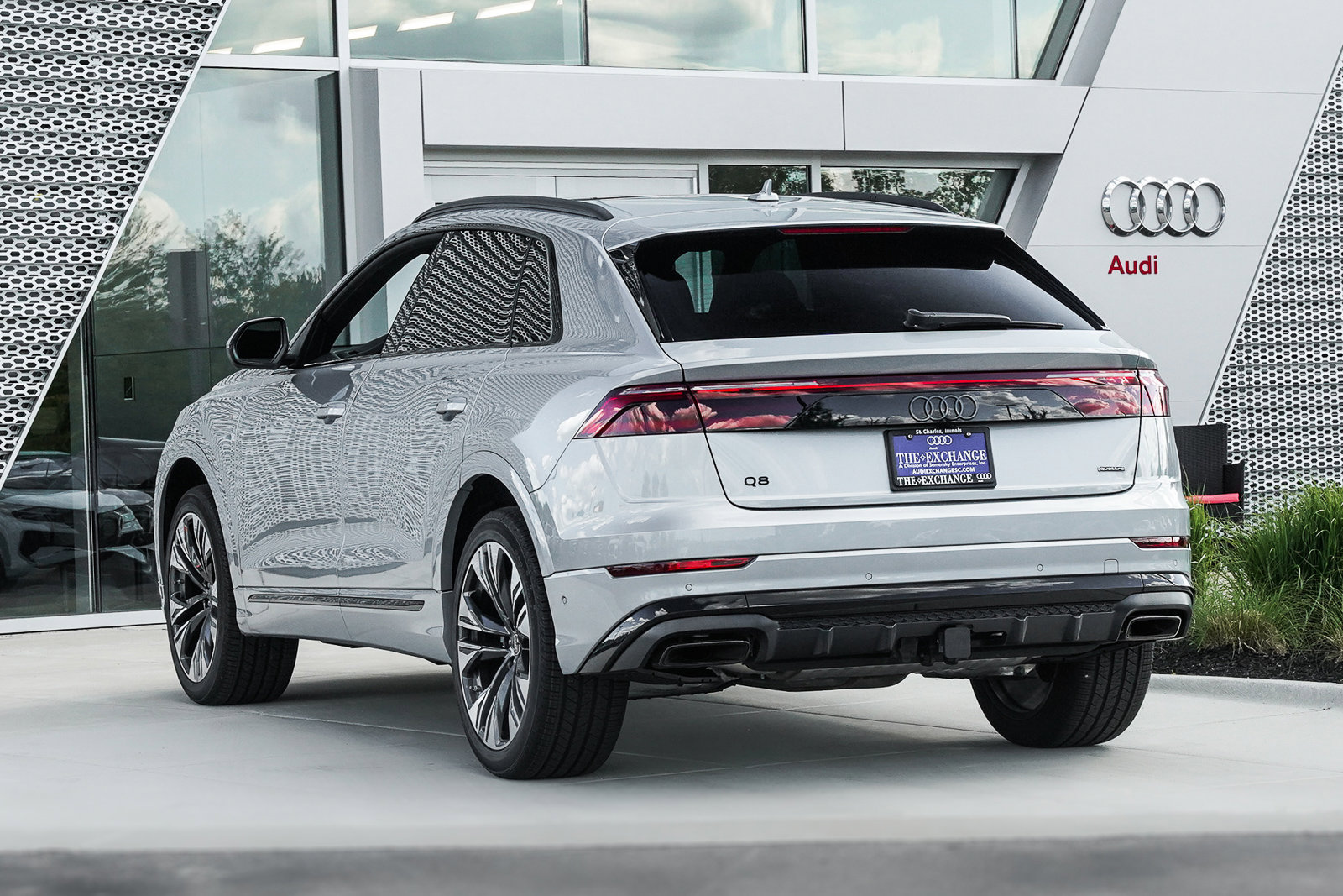 2025 Audi Q8 55 Premium Plus photo 4