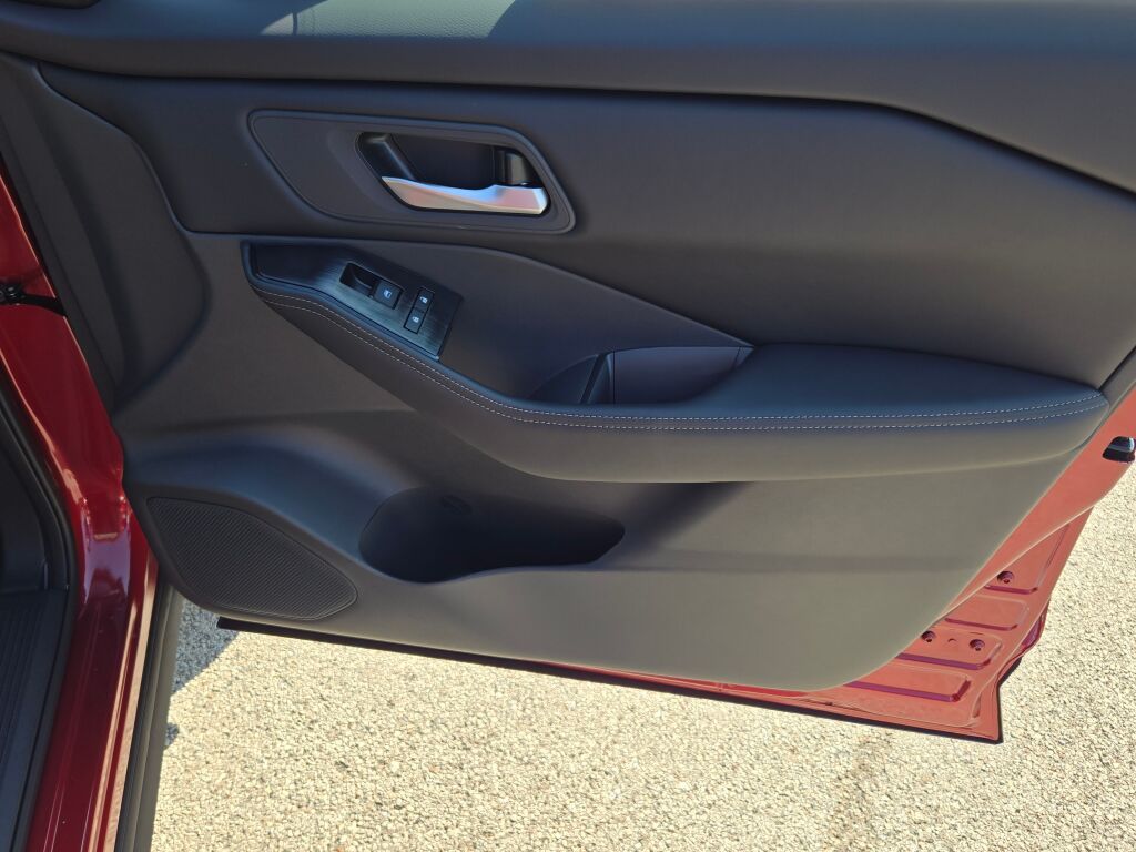 2026 Nissan Rogue SV photo 3