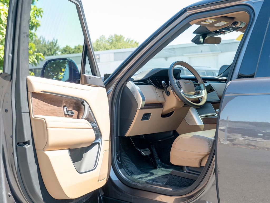 2024 Land Rover Range Rover SE photo 10
