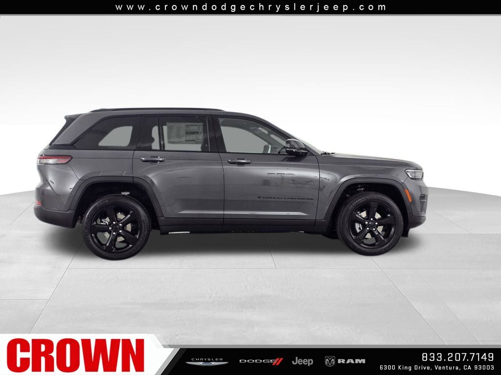 2025 Jeep Grand Cherokee Laredo Altitude photo 5