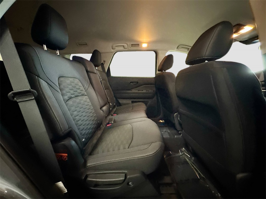 2025 Nissan Pathfinder SV photo 16