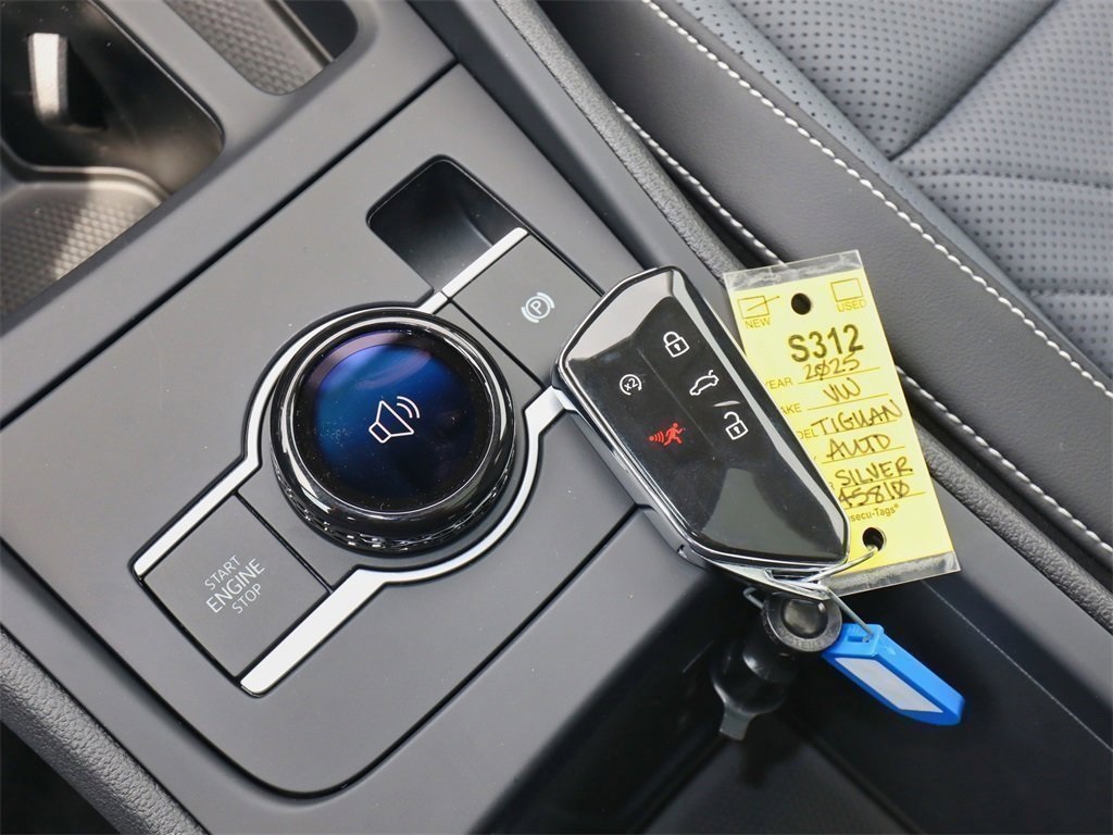 2025 Volkswagen Tiguan SE photo 24